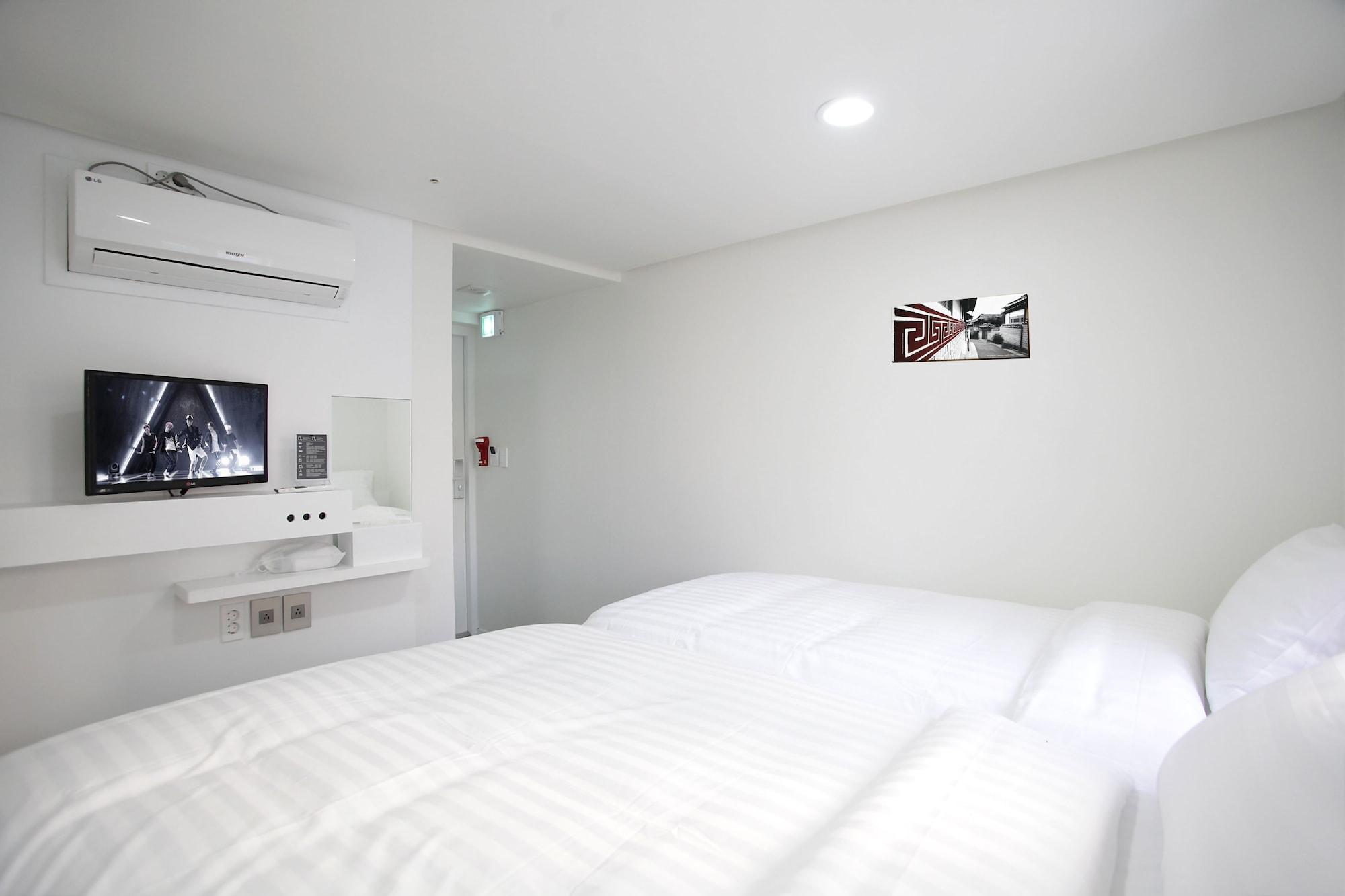 K-Pop Hotel Seoul Tower מראה חיצוני תמונה