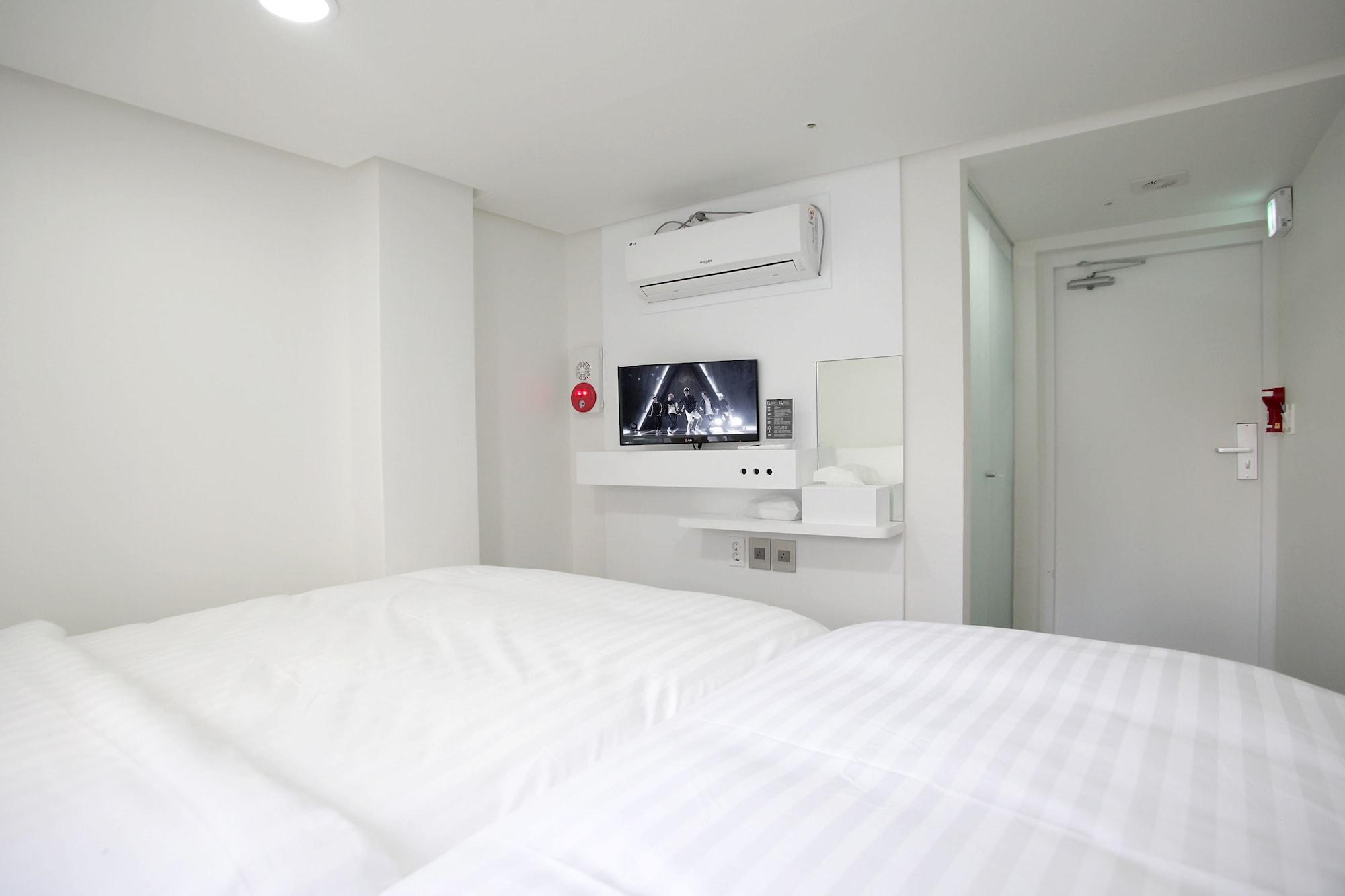 K-Pop Hotel Seoul Tower מראה חיצוני תמונה
